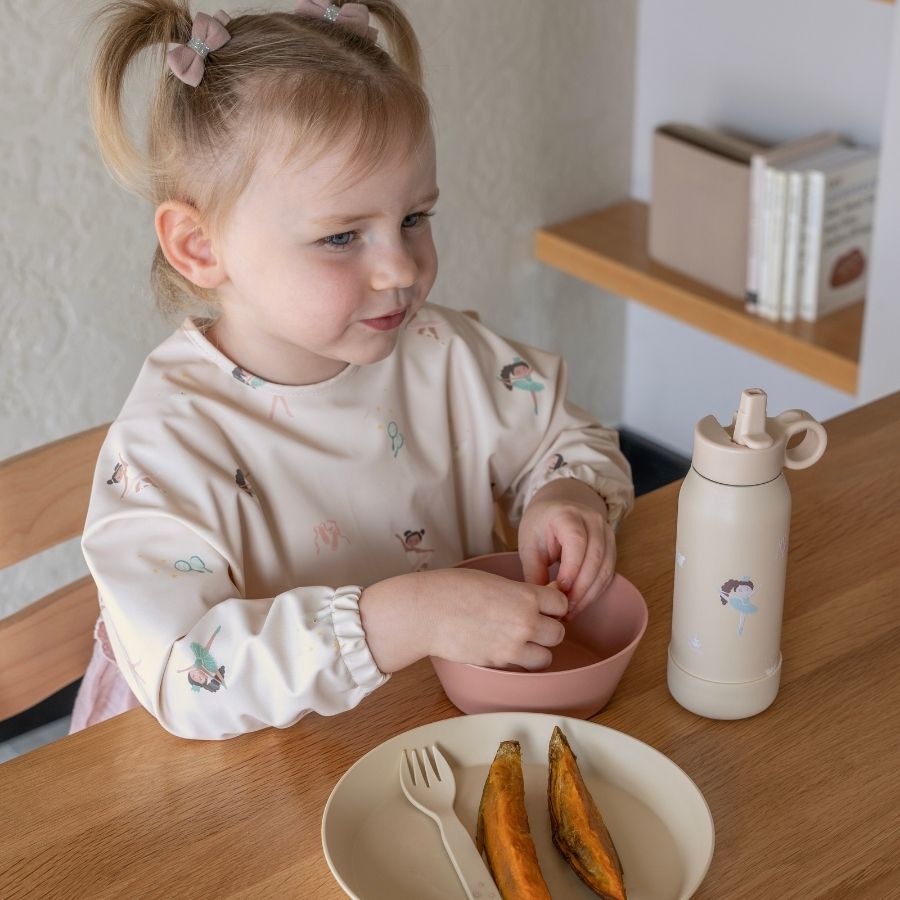 راقصة باليه بأكمام طويلة