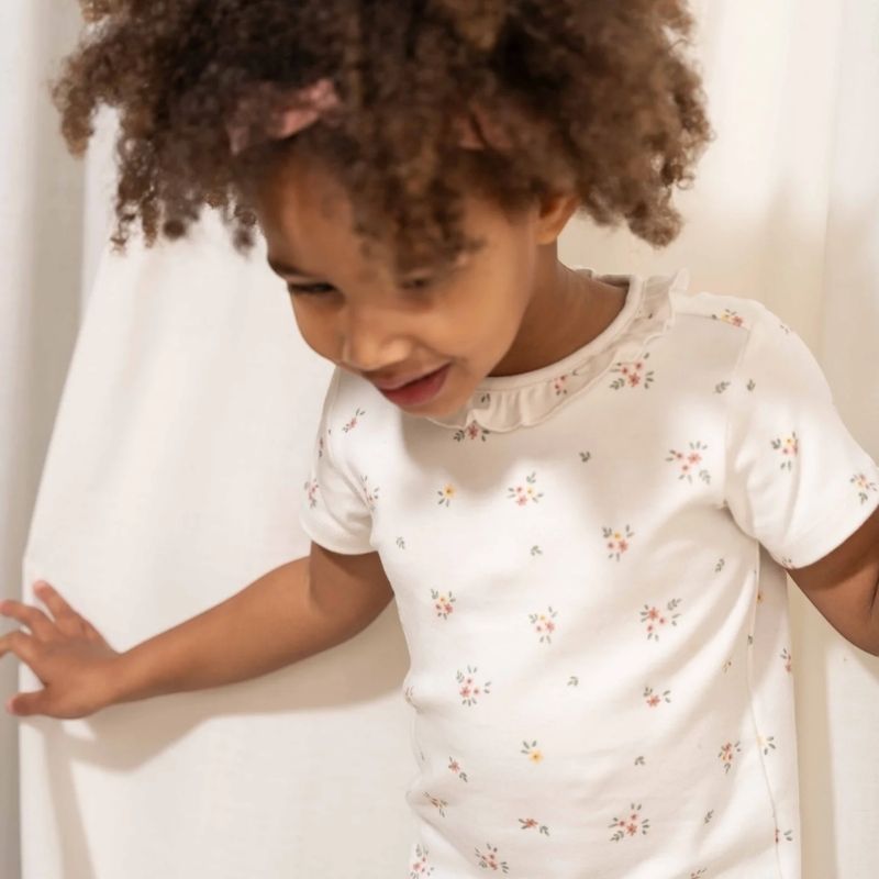 تي شيرت بأكمام قصيرة ورقبة مكشكشة - وايت ميدوز