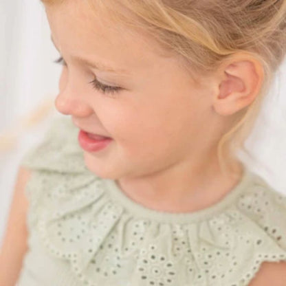 بلوزة مضلعة بكشكشة بدون أكمام - أخضر عشبي