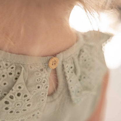 بلوزة مضلعة بكشكشة بدون أكمام - أخضر عشبي