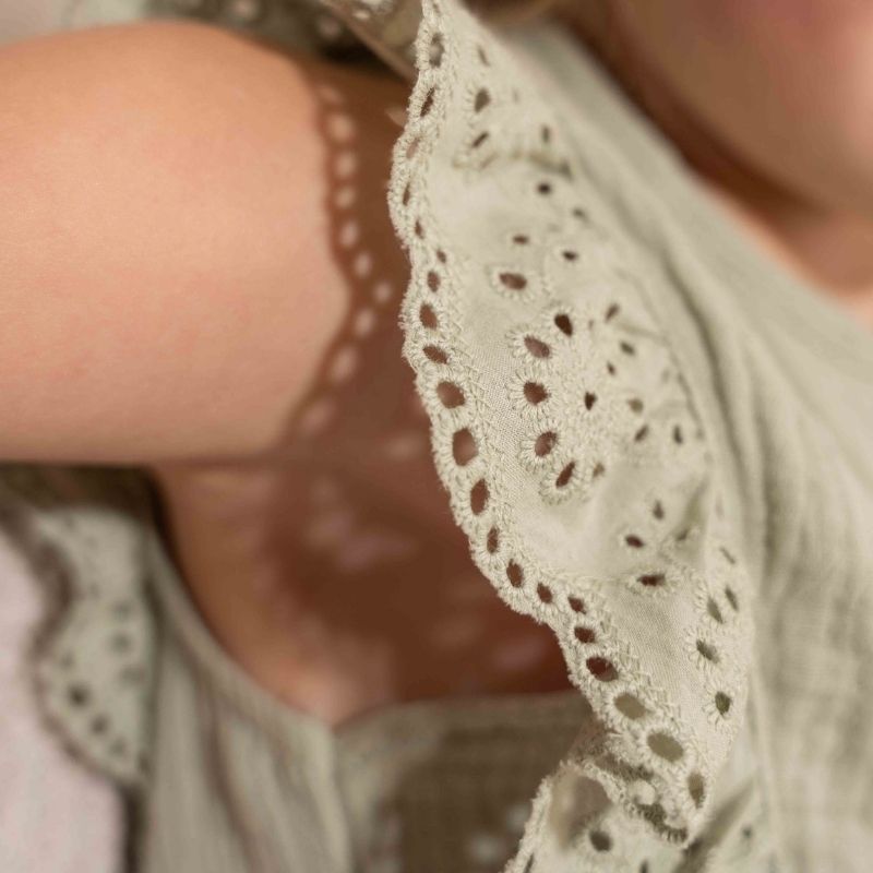 جمبسوت مطرز من الموسلين - أخضر عشبي