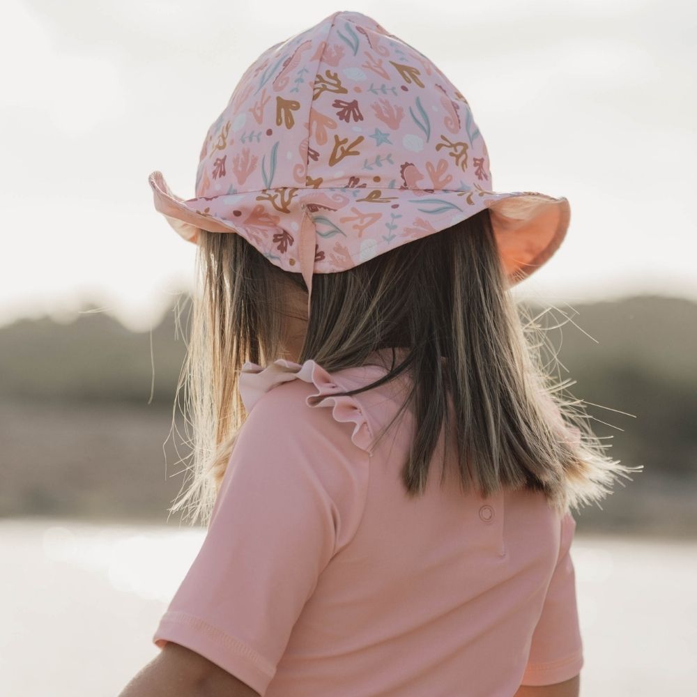 تي شيرت سباحة بأكمام قصيرة وكشكشة بلون فرس البحر الوردي