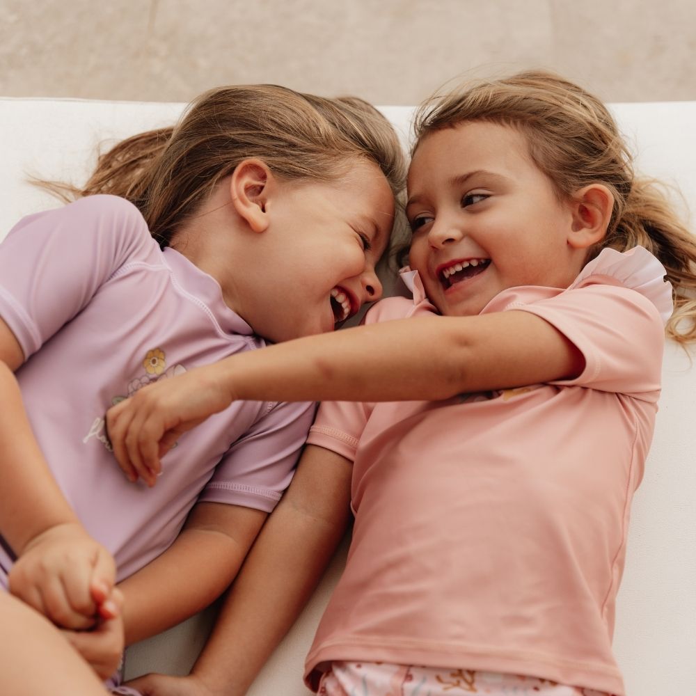 تي شيرت سباحة بأكمام قصيرة وكشكشة بلون فرس البحر الوردي