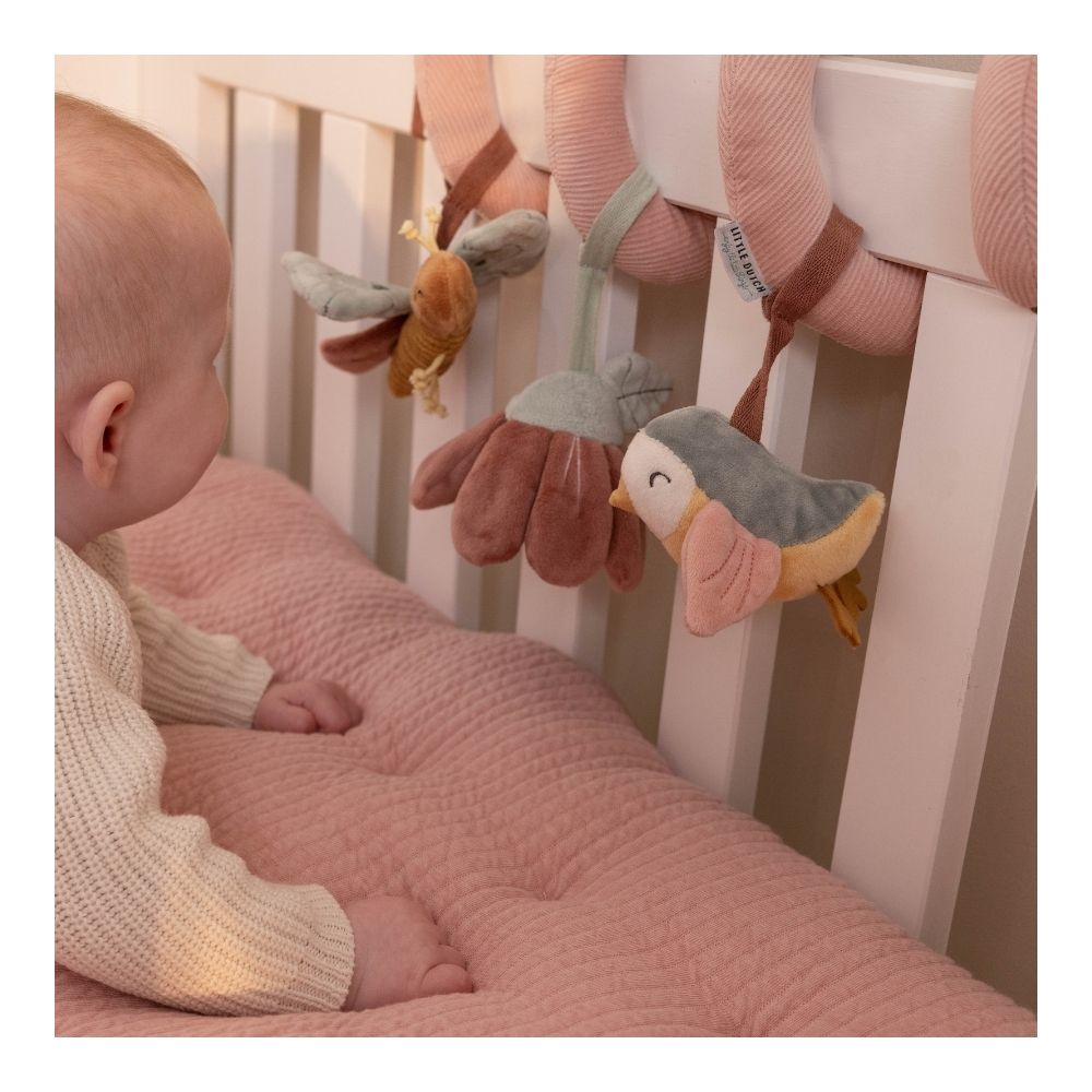 Activity spiral flowers & butterflies, engage babies both at home and on the go.