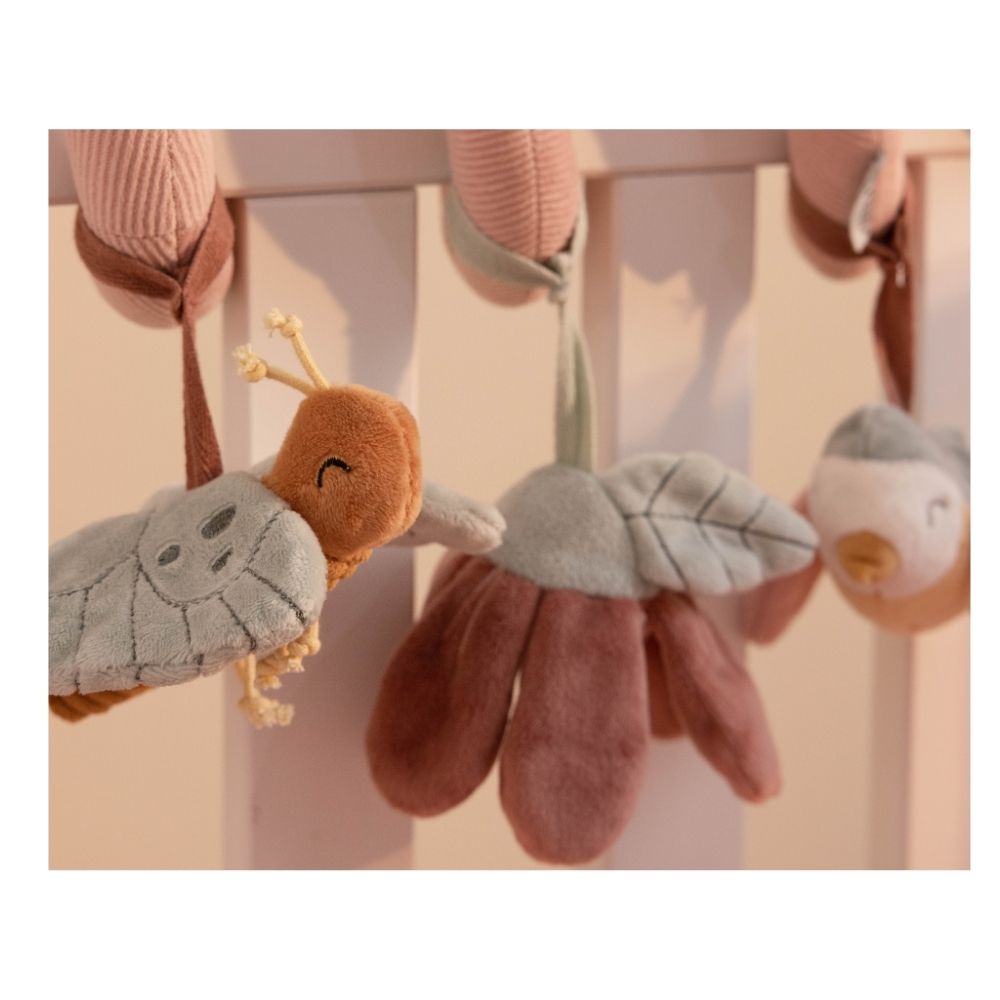 Activity spiral flowers & butterflies, engage babies both at home and on the go.
