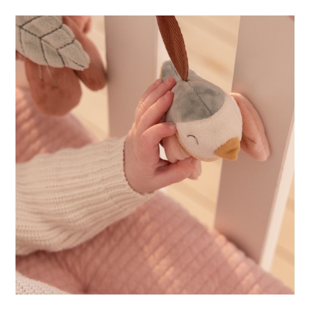 Activity spiral flowers & butterflies, engage babies both at home and on the go.