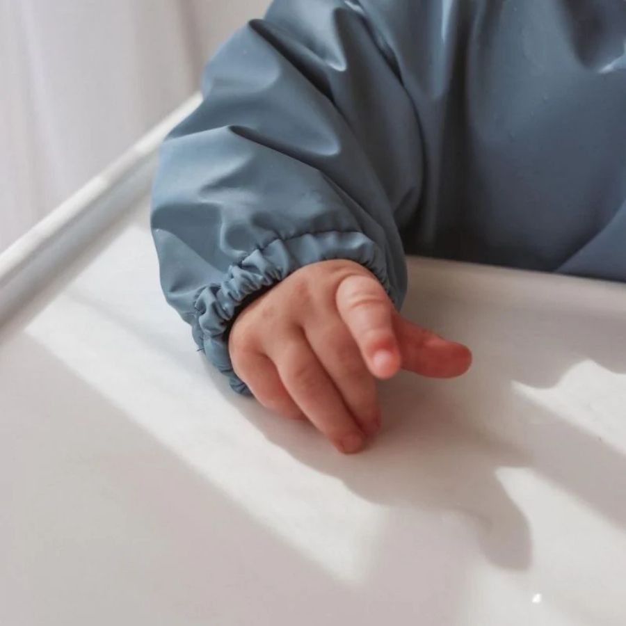 مريلة بأكمام طويلة معاد تدويرها - لونان أزرق