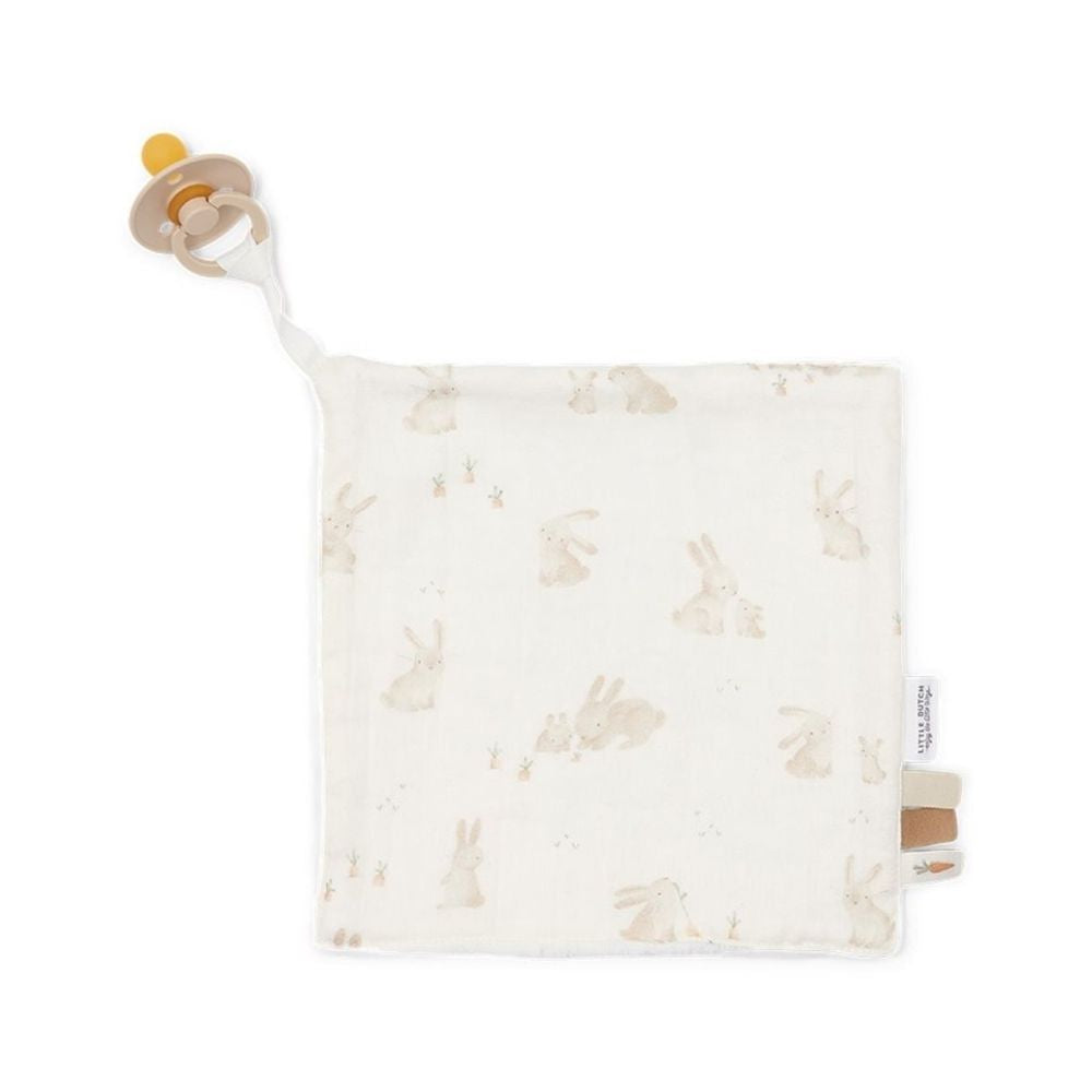 أرنب صغير من قماش الموسلين المداعب