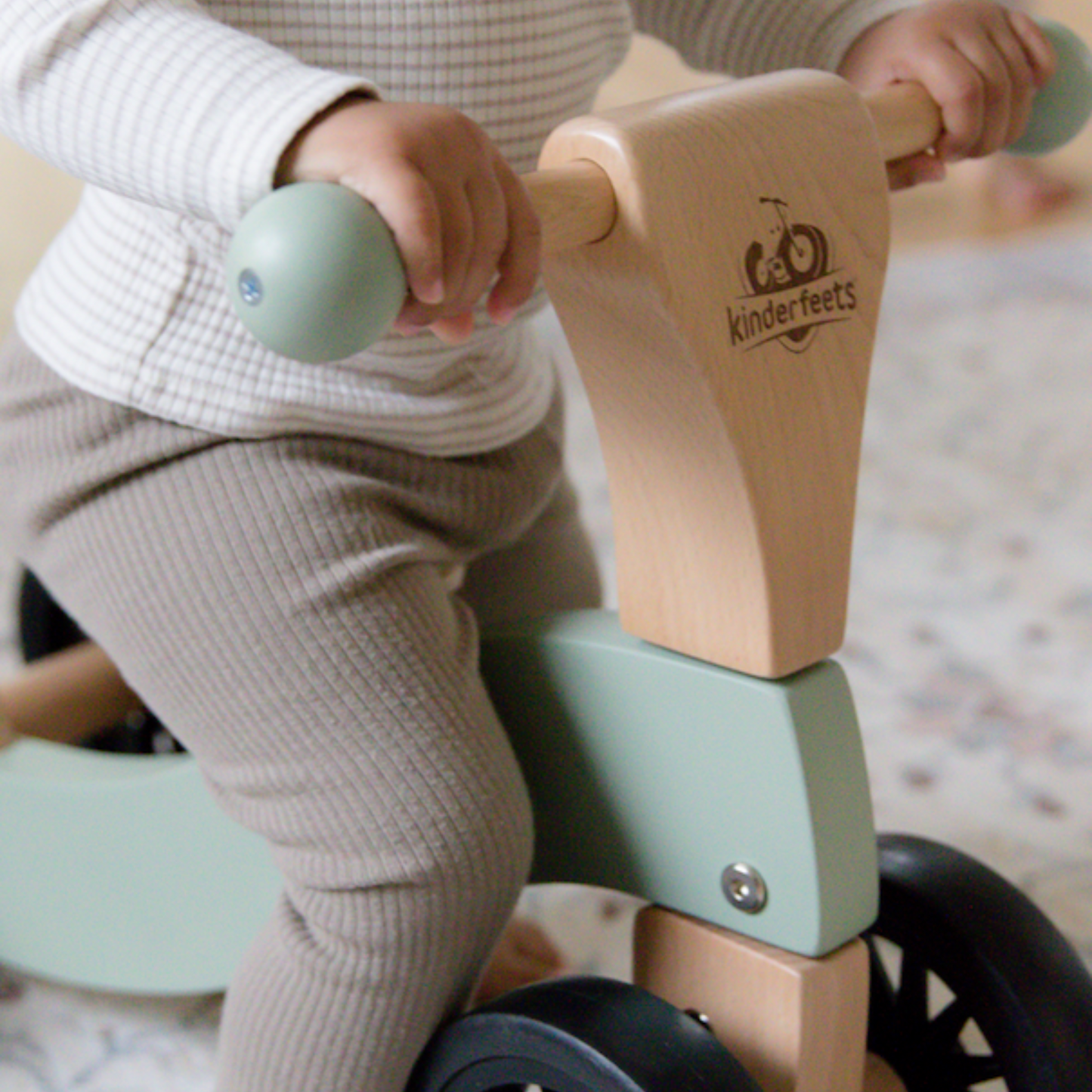 طائرة شراعية صغيرة - حكيم فضي