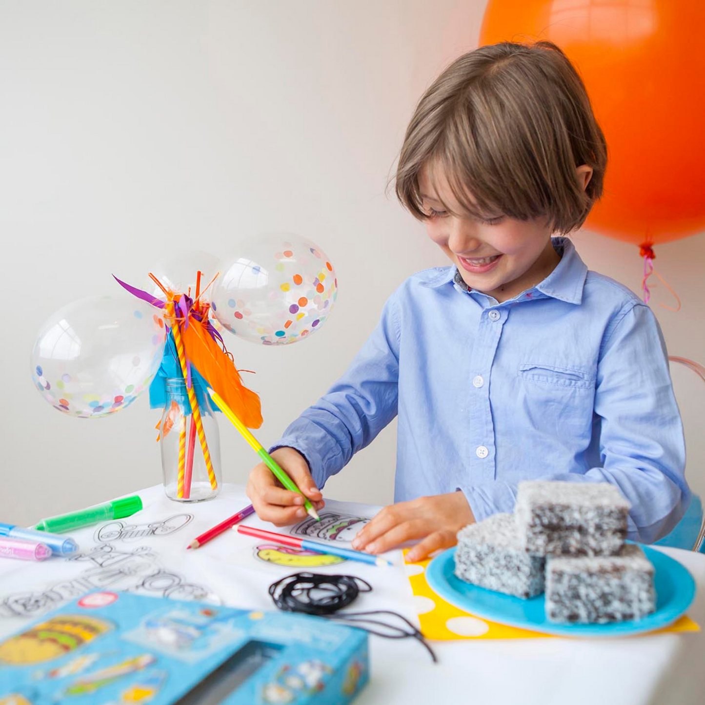 Shrinkies - Sweet Treats Ultimate Collection: Make Your Own Keyrings & Jewelery